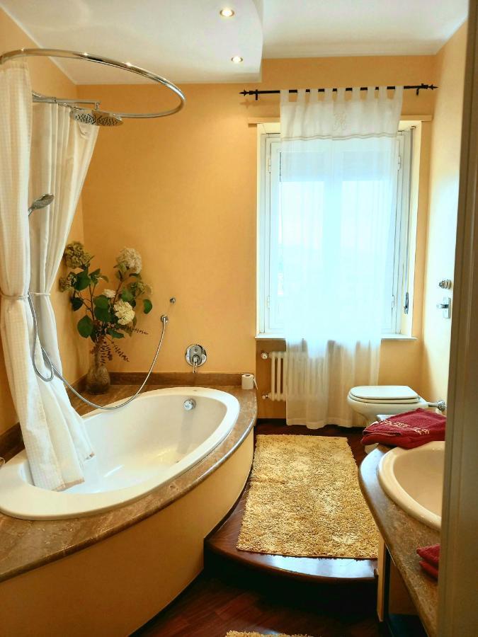 Light Charme Apartment Milan Bagian luar foto