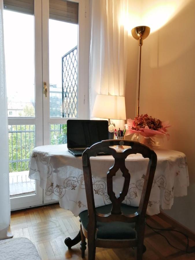 Light Charme Apartment Milan Bagian luar foto
