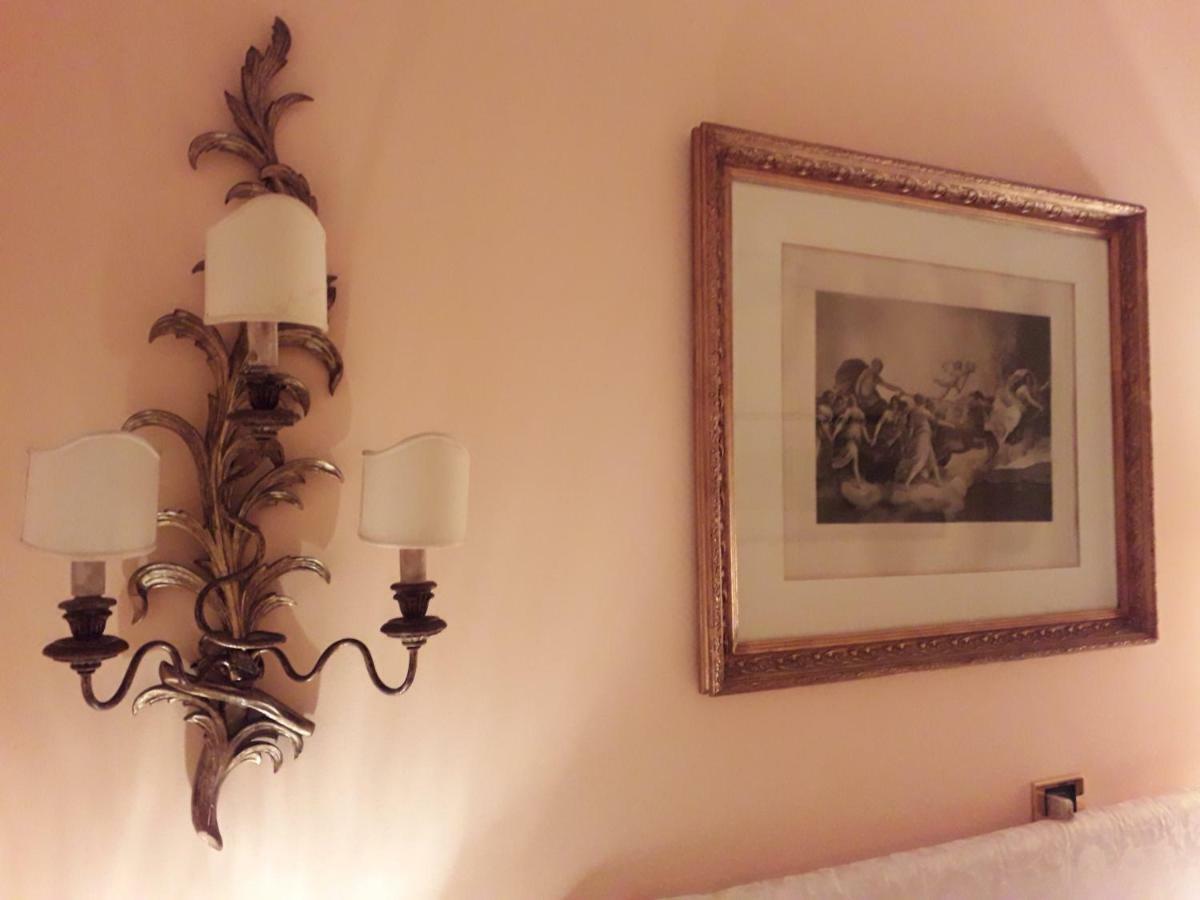 Light Charme Apartment Milan Bagian luar foto
