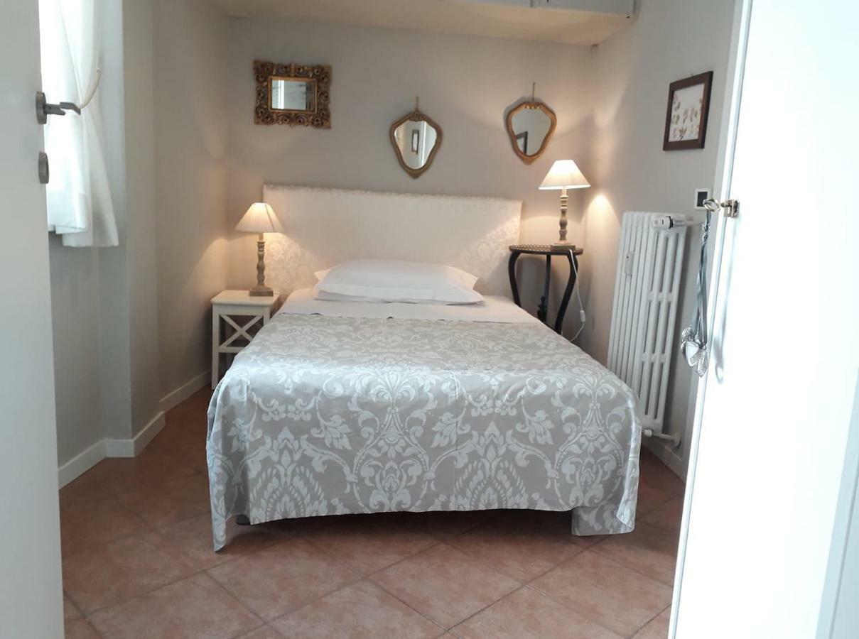 Light Charme Apartment Milan Bagian luar foto